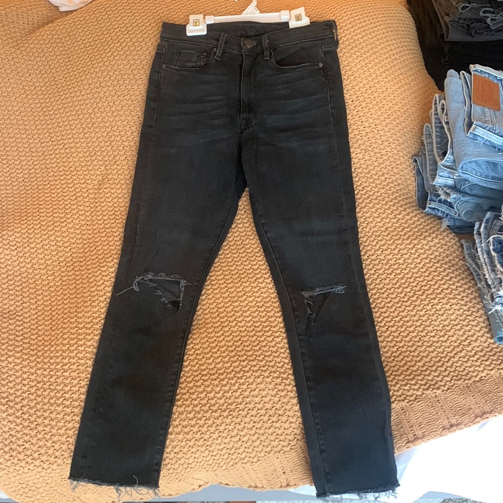 BDG 27W crop twig high rise with ripped holes in knees